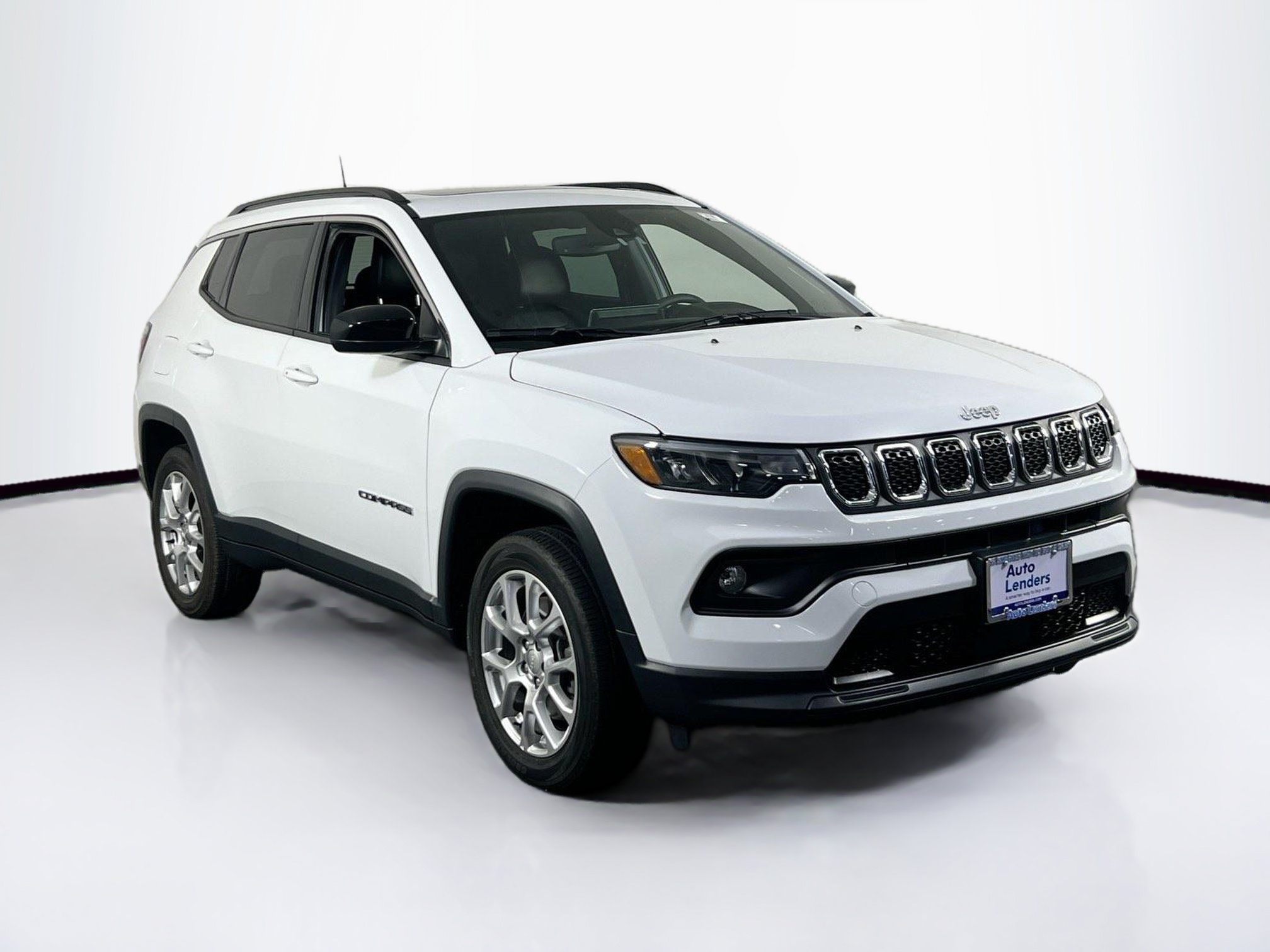 Used 2023 Jeep Compass Latitude w/ Sun and Sound Group AWD/4WD image 3