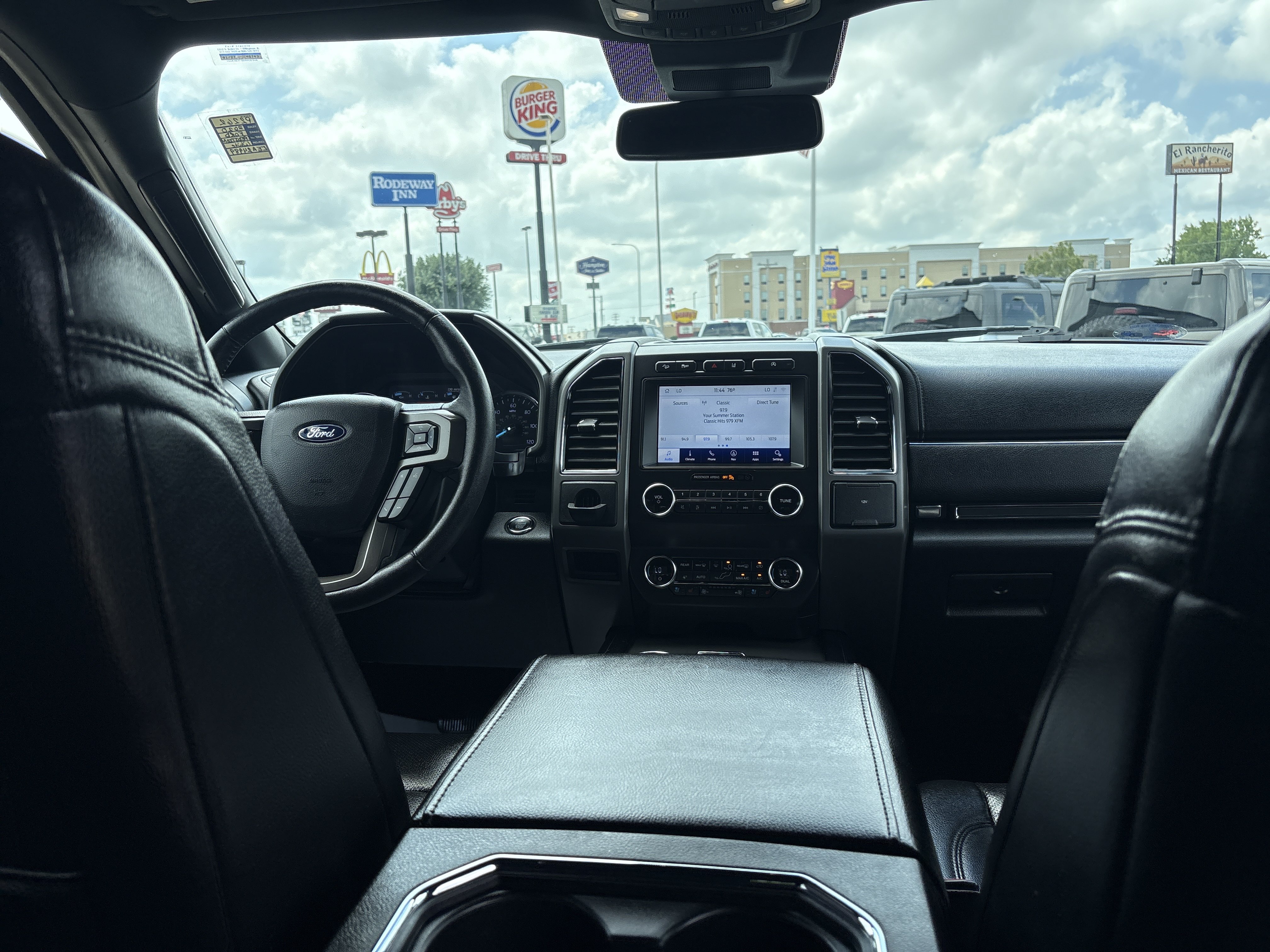 Used 2020 Ford Expedition XLT w/ Equipment Group 202A AWD/4WD image 4