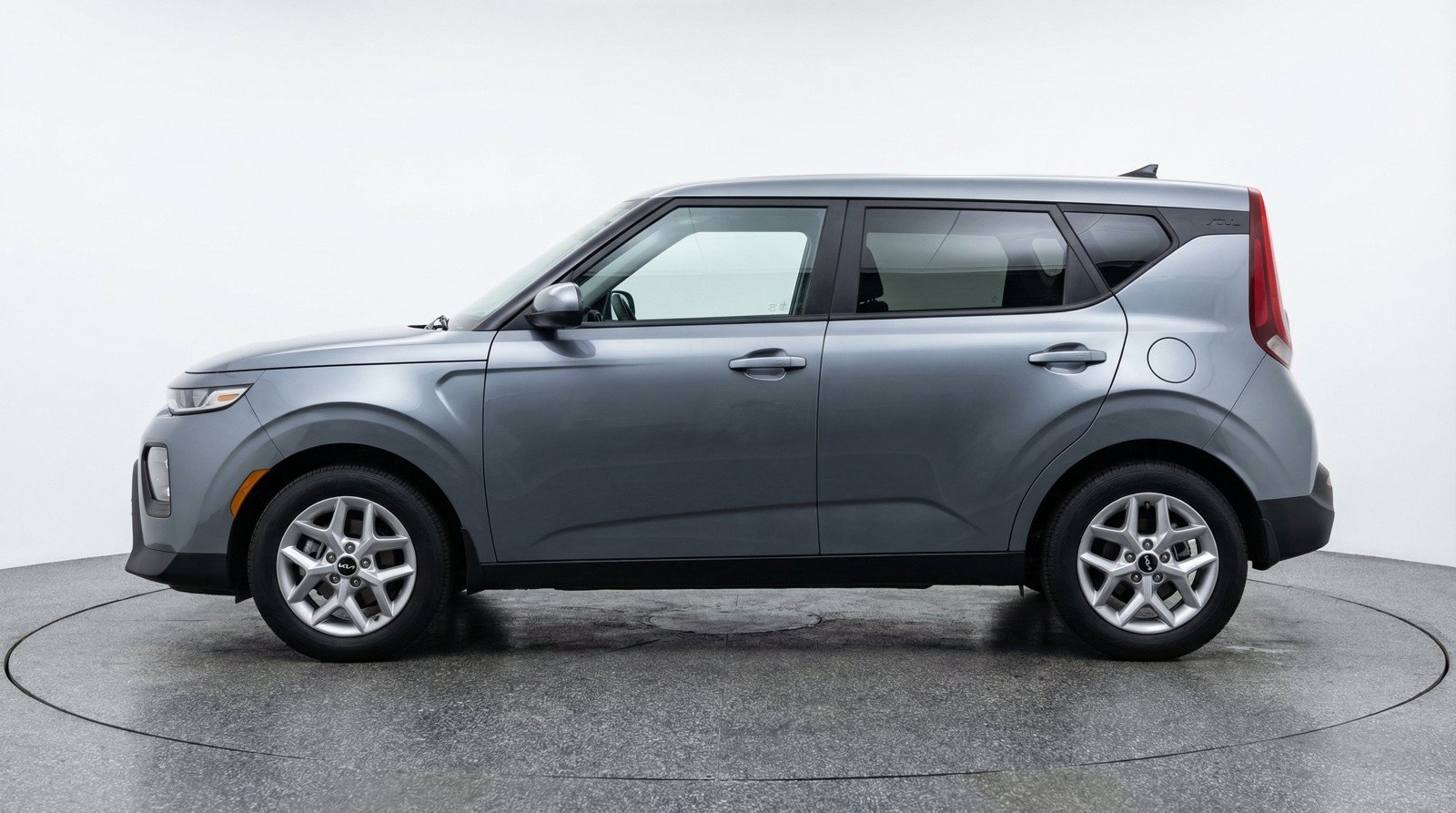 Used 2025 Kia Soul LX w/ LX Technology Package FWD image 5