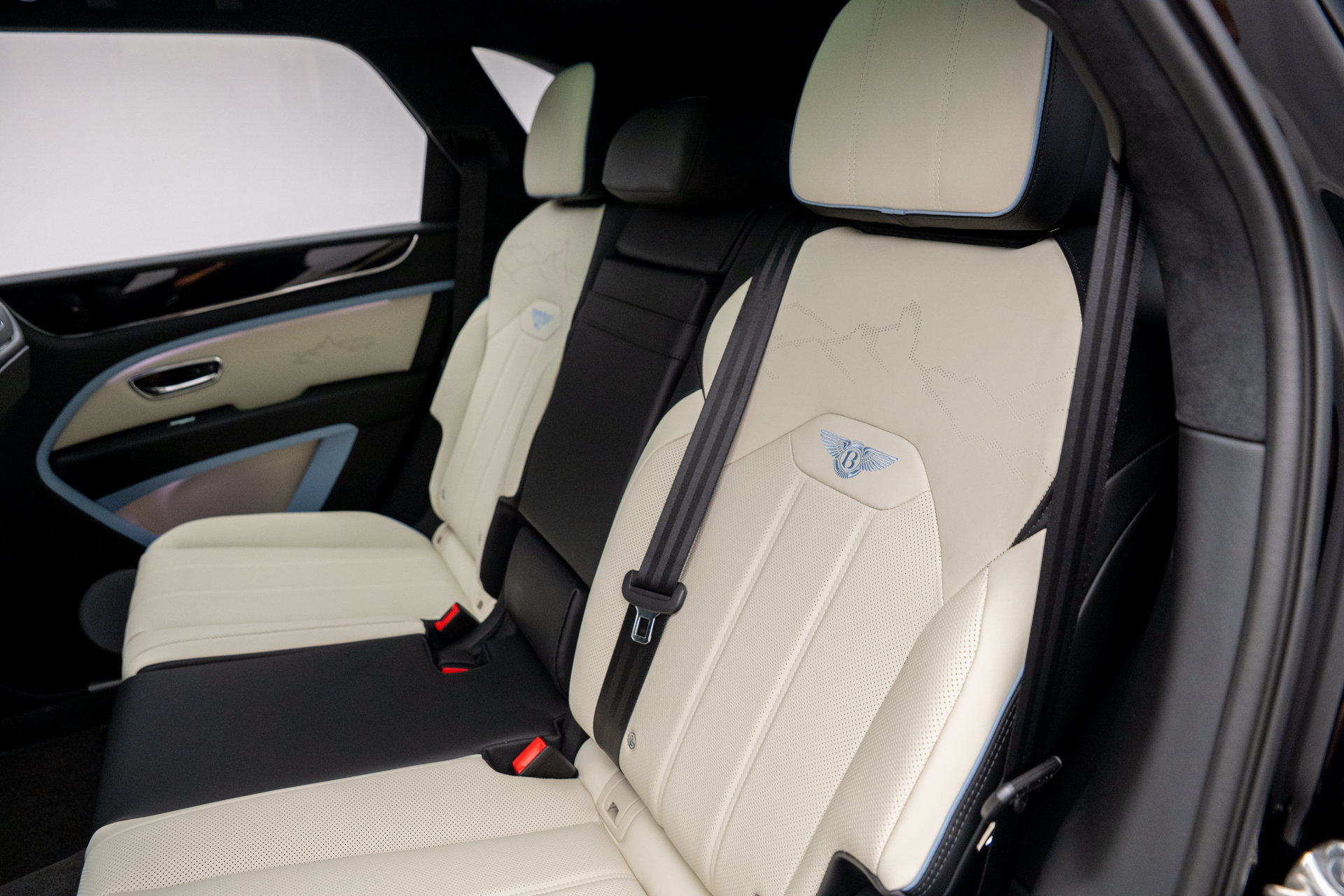 New 2027 Bentley Bentayga AWD/4WD image 17