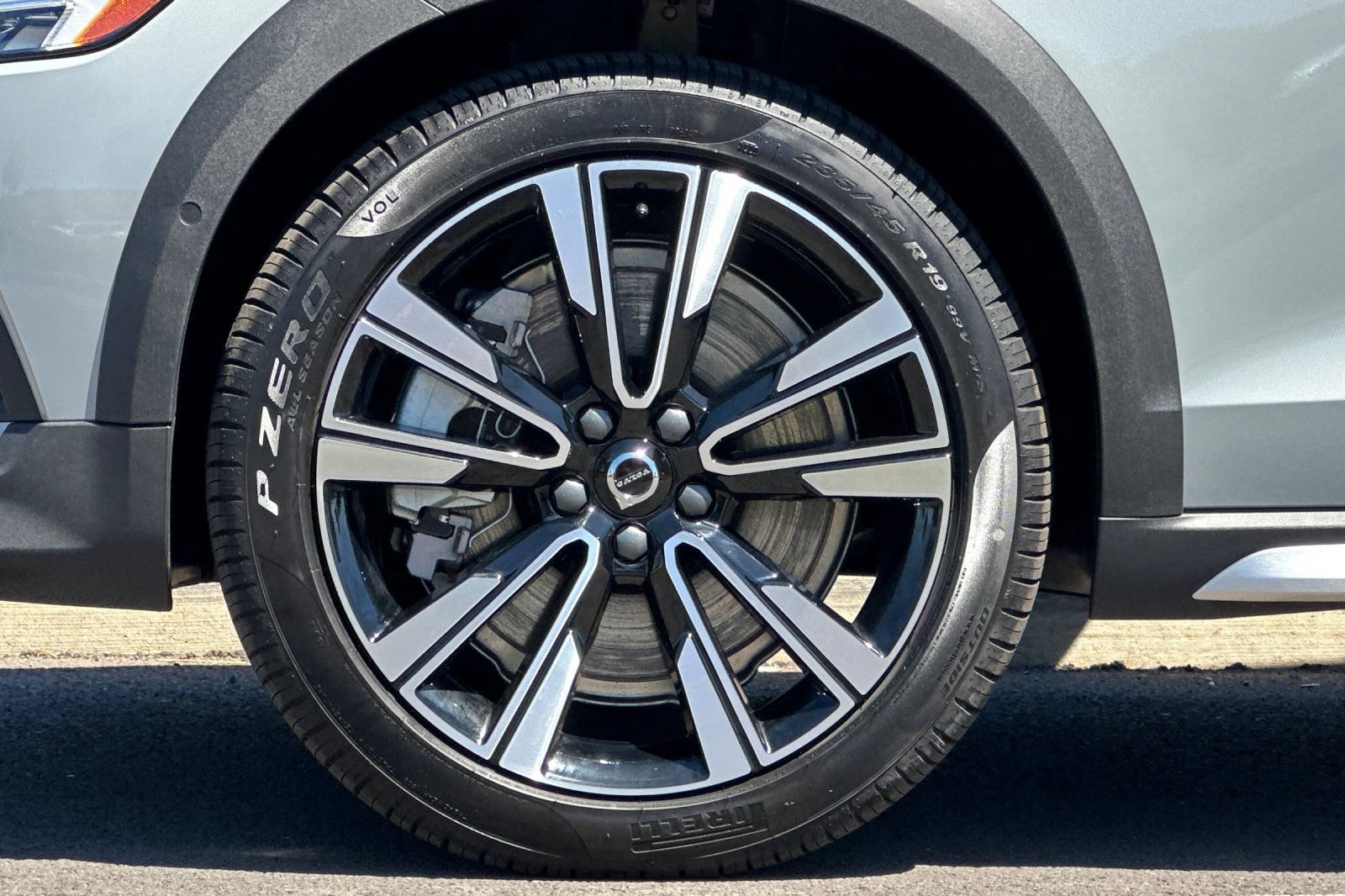 New 2026 Volvo V60 B5 Cross Country Ultra w/ Climate Package AWD/4WD image 25