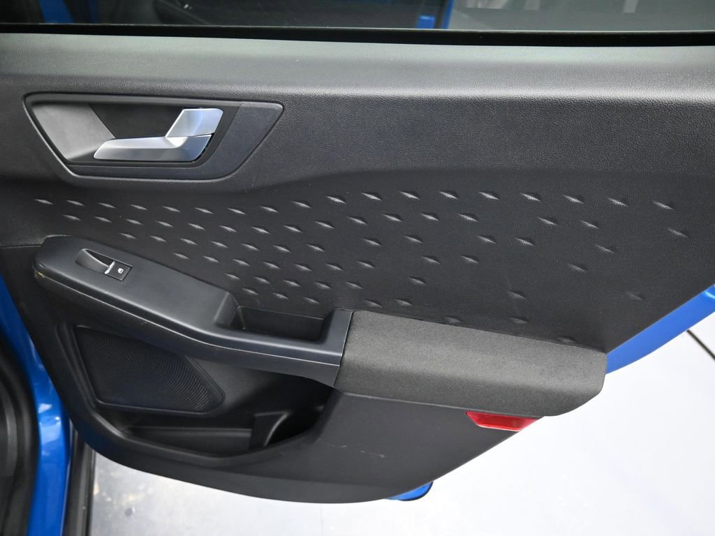 Used 2020 Ford Escape SE image 28