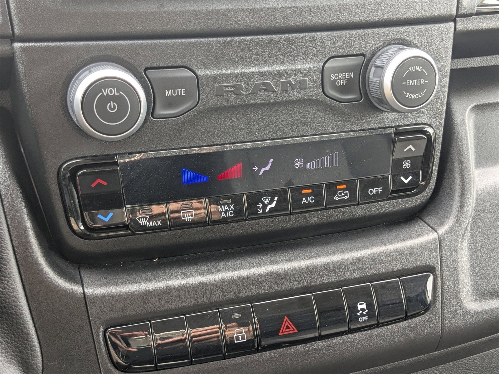 Used 2025 RAM ProMaster 3500 w/ Convenience Group image 18