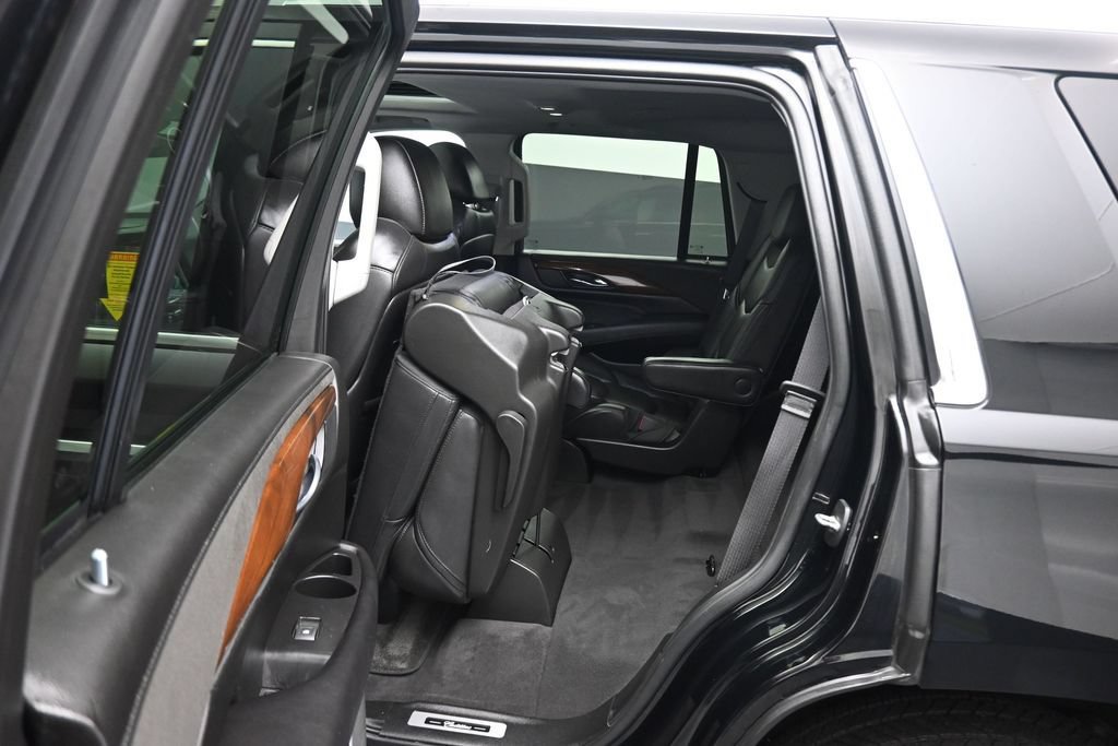 Used 2020 Cadillac Escalade Luxury w/ LPO, Radiant Package AWD/4WD image 39