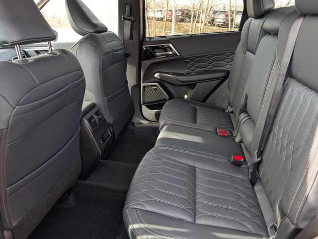 New 2026 Mitsubishi Outlander SEL image 5
