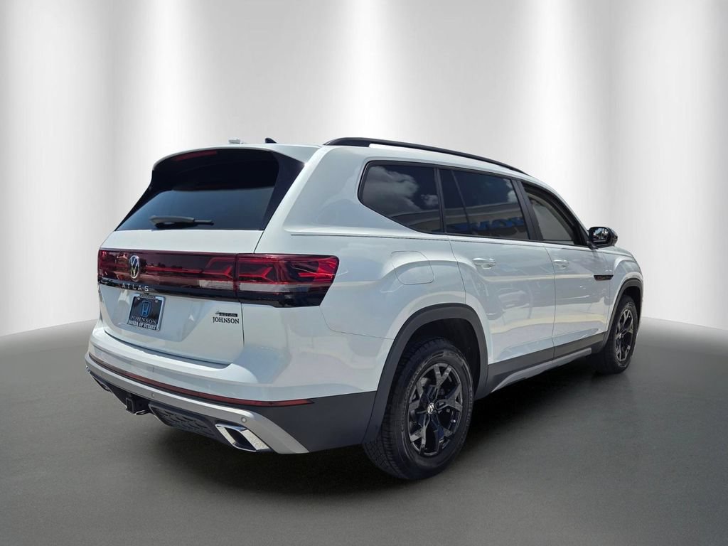 Used 2024 Volkswagen Atlas Peak Edition SEL AWD/4WD image 3