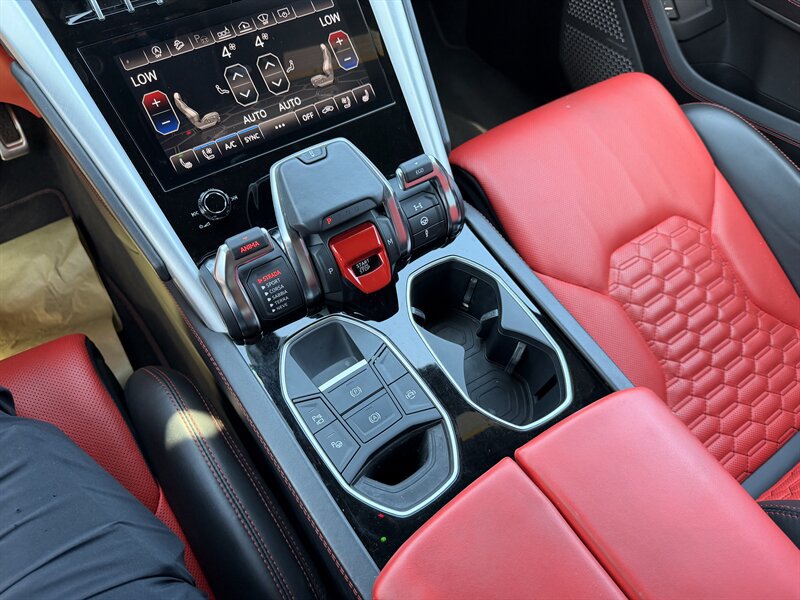 Used 2021 Lamborghini Urus AWD/4WD image 33