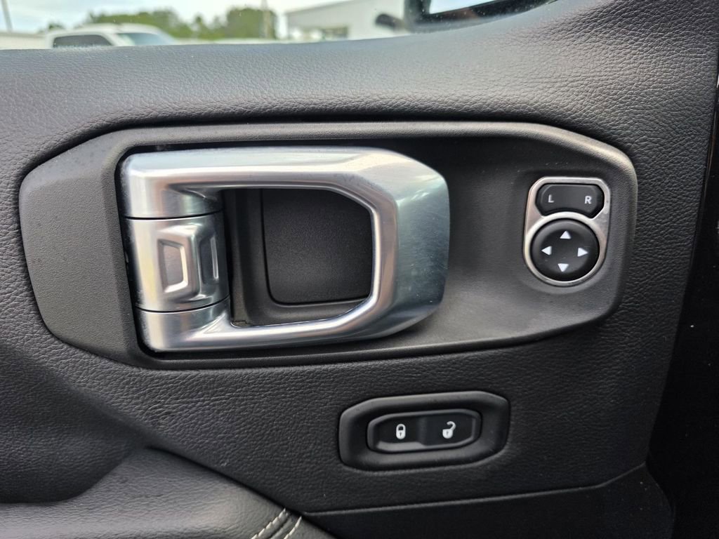 Used 2022 Jeep Wrangler Unlimited Sahara AWD/4WD image 14
