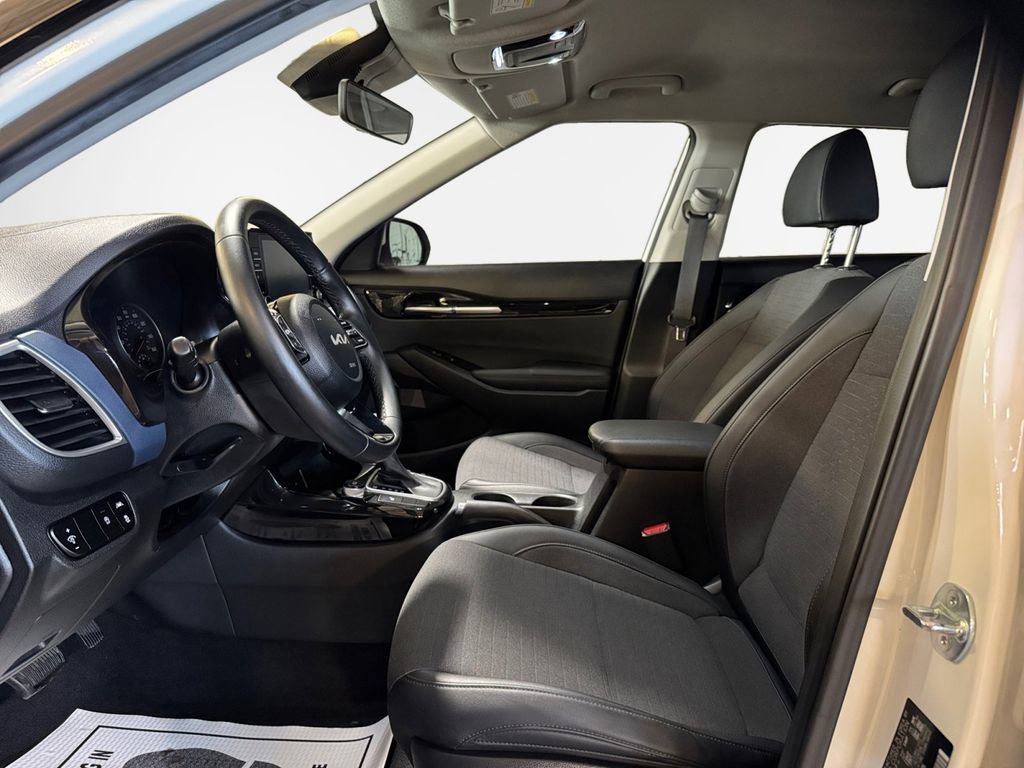 Used 2023 Kia Seltos S image 12