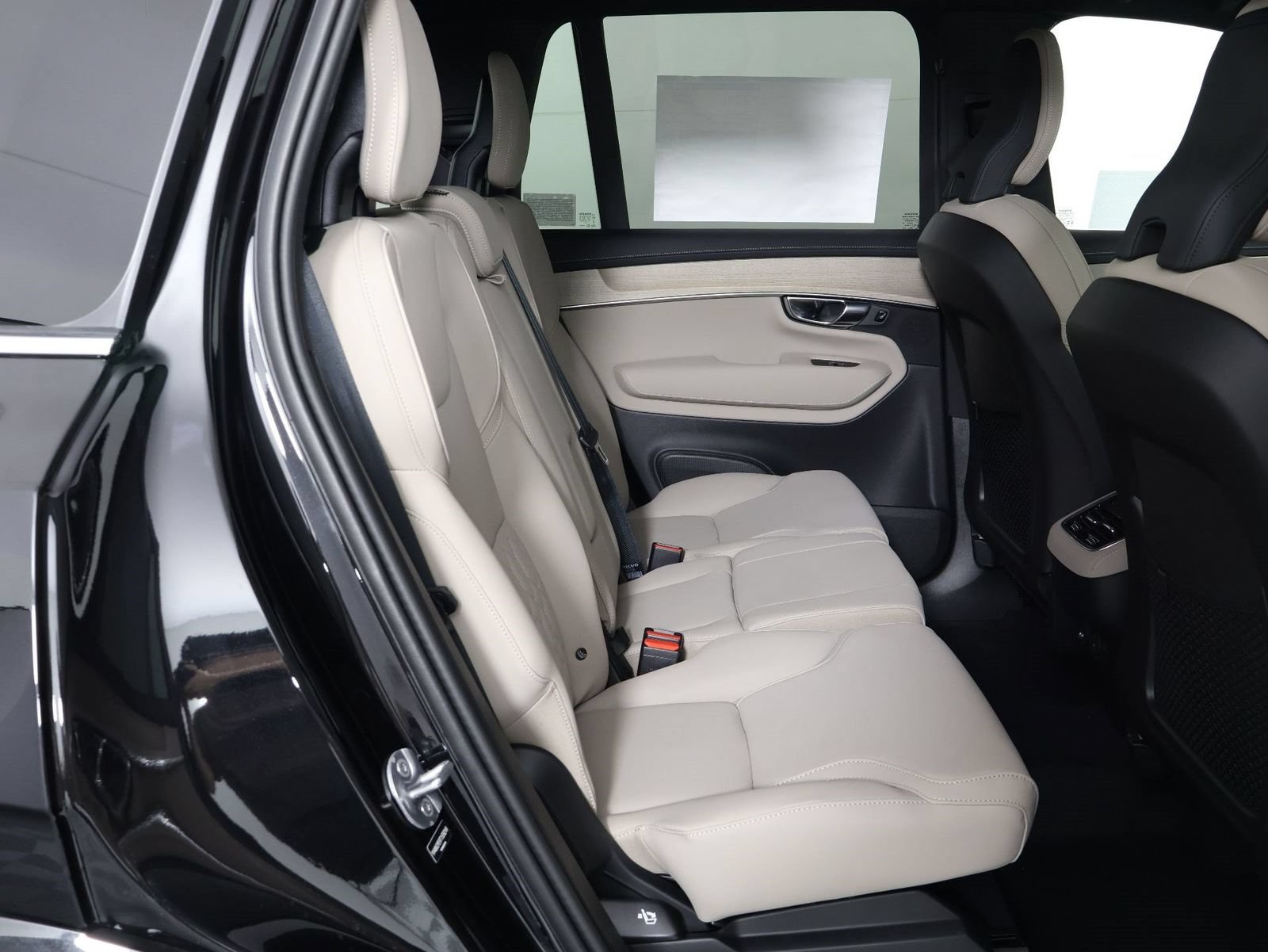 New 2026 Volvo XC90 B6 Plus w/ Protection Package AWD/4WD image 11