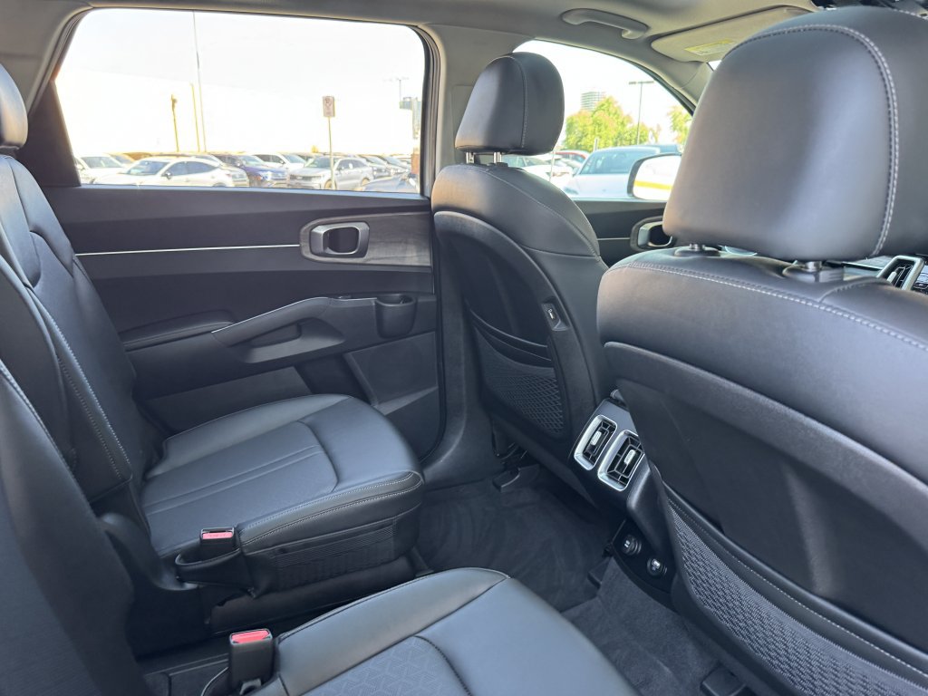 Used 2022 Kia Sorento EX w/ Panoramic Sunroof Package FWD image 38