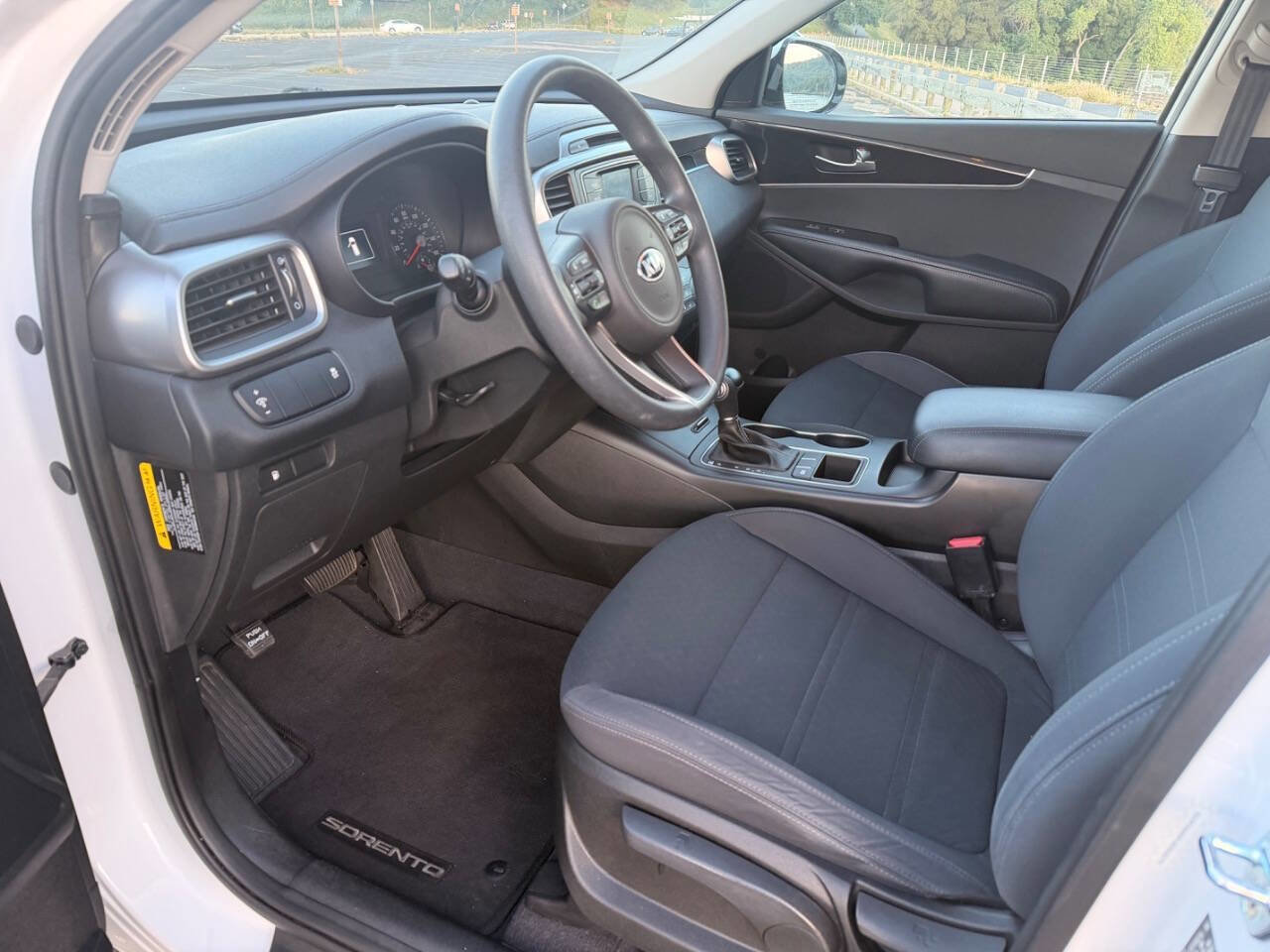 Used 2018 Kia Sorento FWD V6 image 10