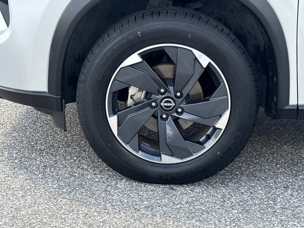 Certified 2024 Nissan Rogue SV FWD image 11