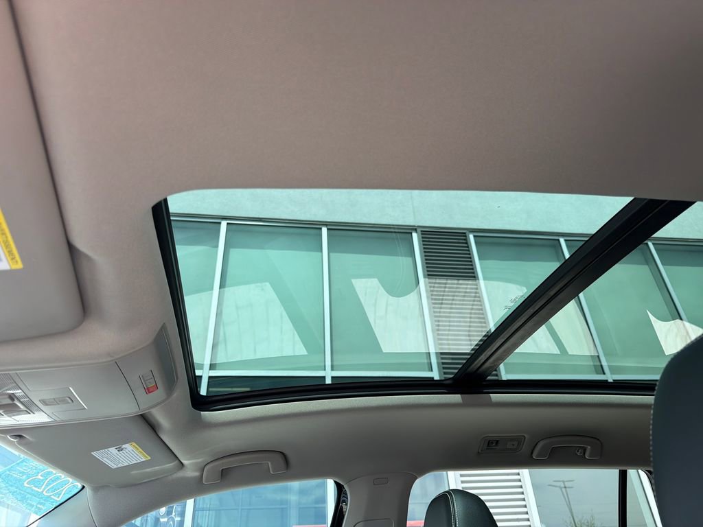 Certified 2023 Volkswagen Atlas SEL R-Line image 24