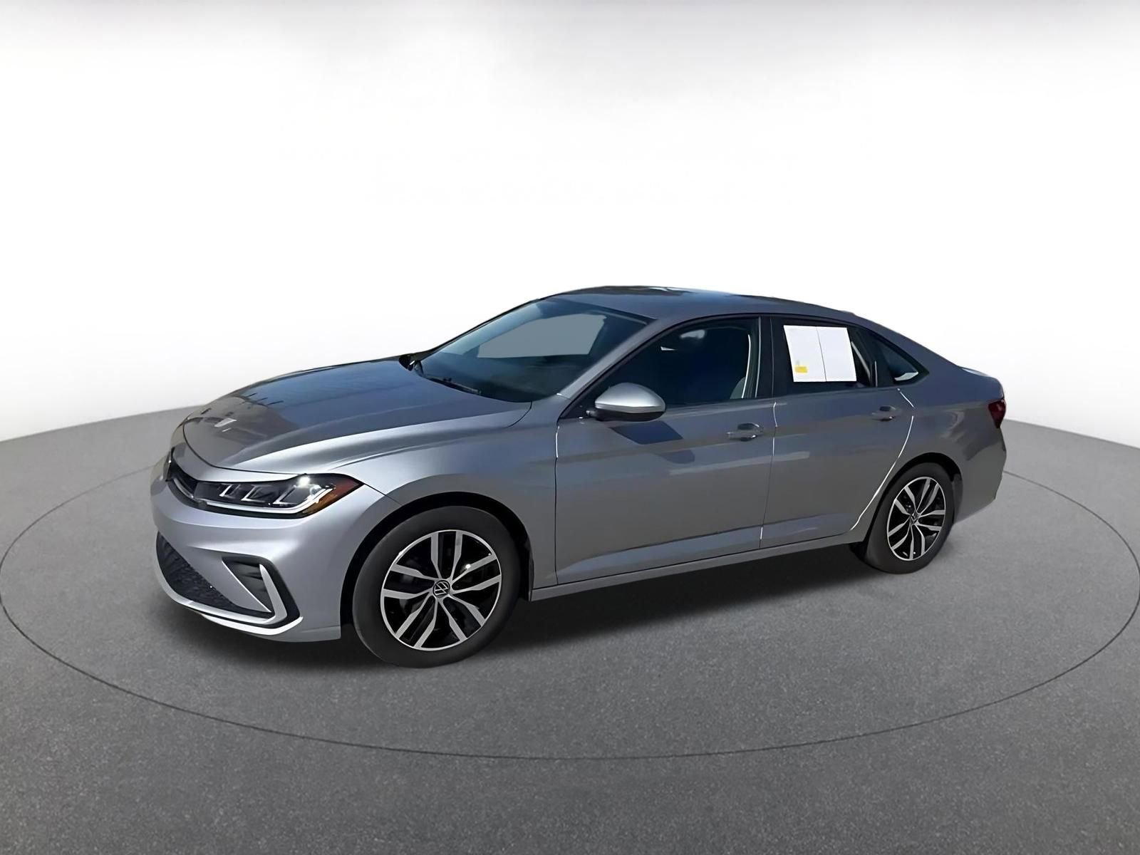 Used 2025 Volkswagen Jetta SE FWD image 8