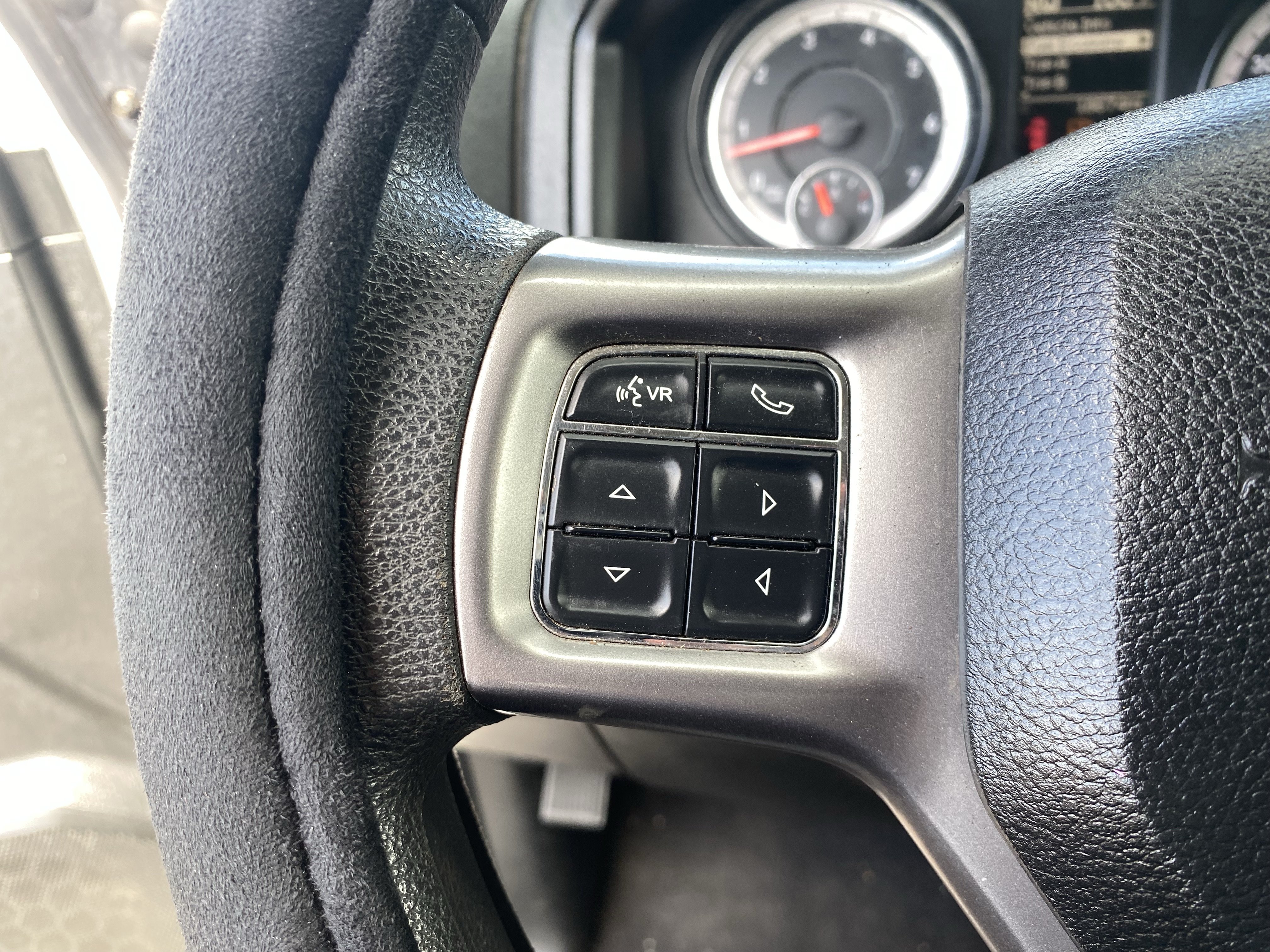 Used 2022 RAM 1500 Classic SLT RWD image 26