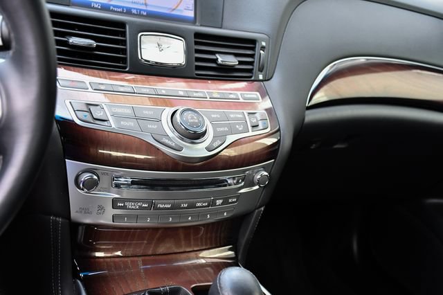 Used 2015 INFINITI Q70 3.7 w/ Deluxe Touring Package AWD/4WD image 39