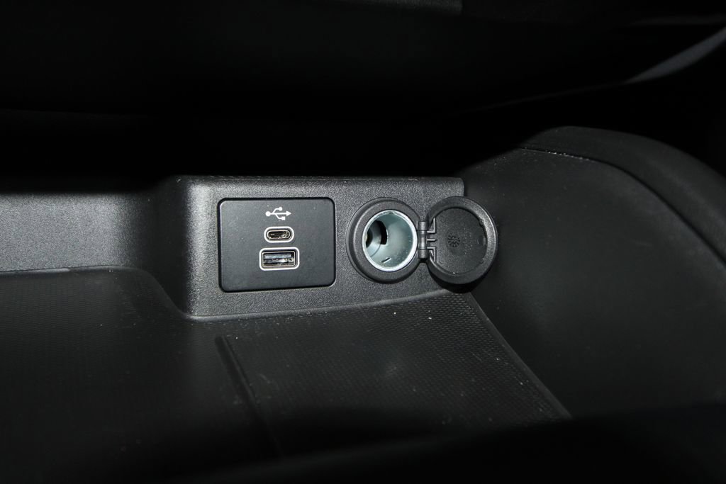 Used 2025 Ford Escape SE image 17