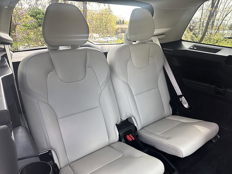 Used 2021 Volvo XC90 T6 Momentum w/ Climate Package image 23
