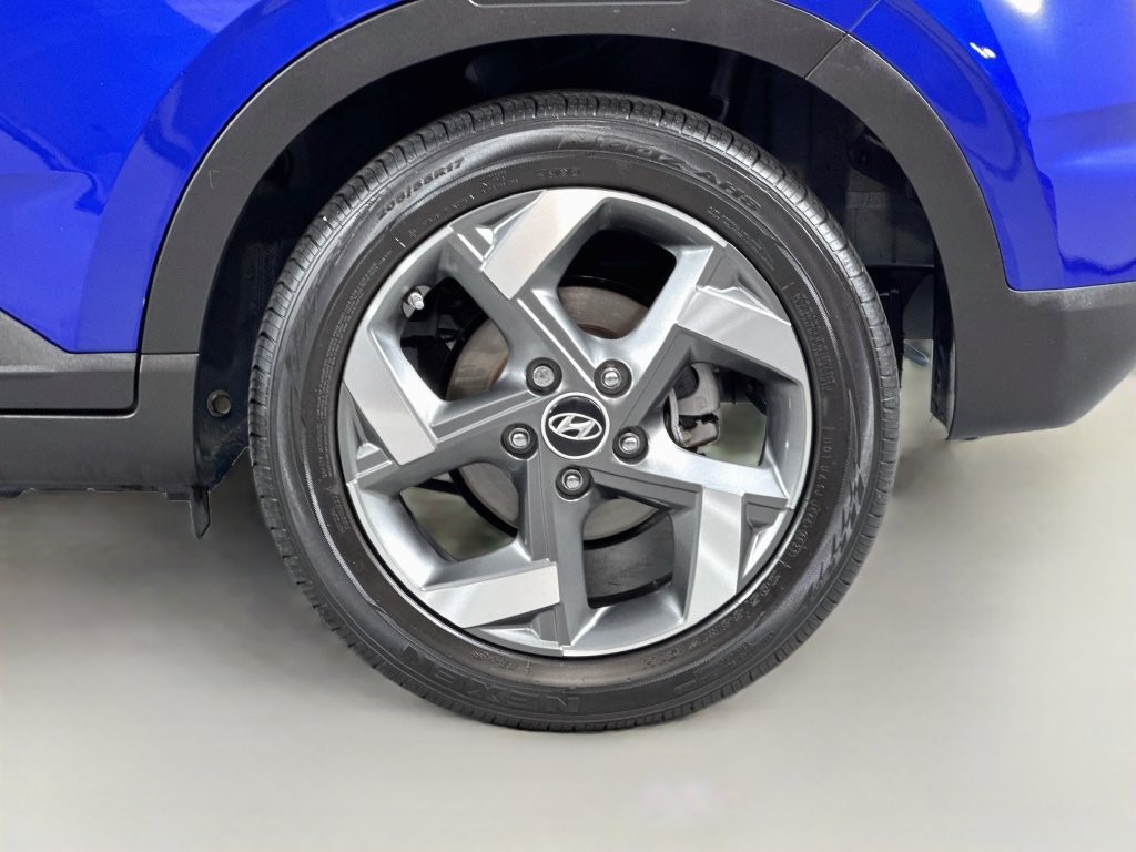 Used 2024 Hyundai Venue SEL FWD image 12