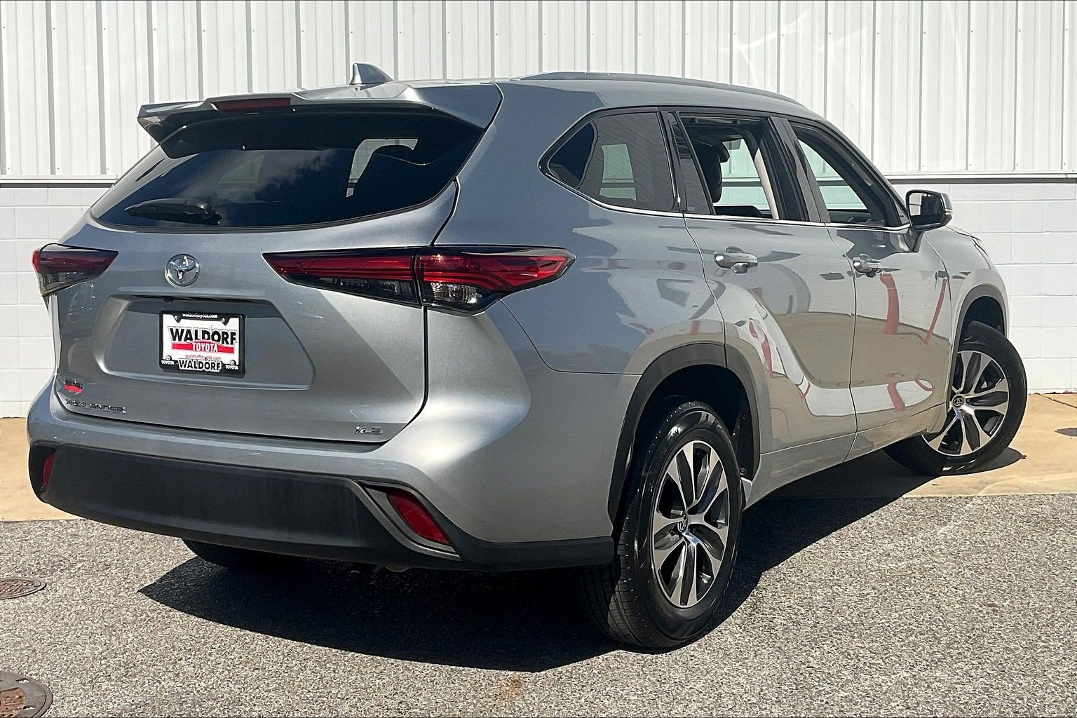 Used 2022 Toyota Highlander XLE FWD image 13