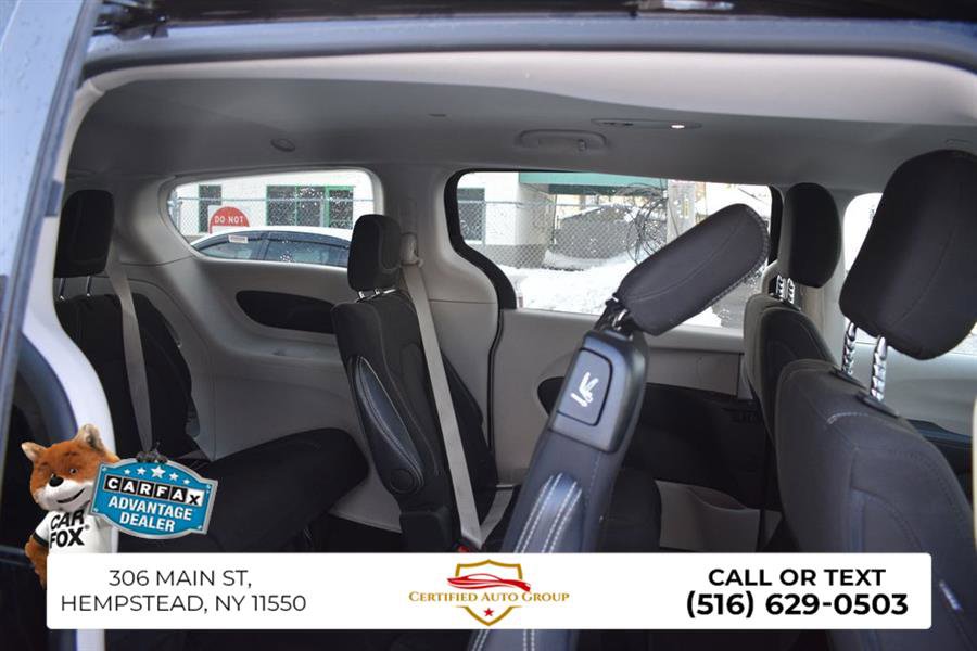 Used 2024 Chrysler Voyager LX image 28