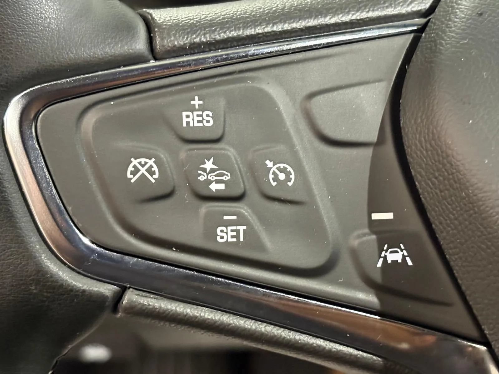 Used 2023 Chevrolet Malibu RS FWD image 30