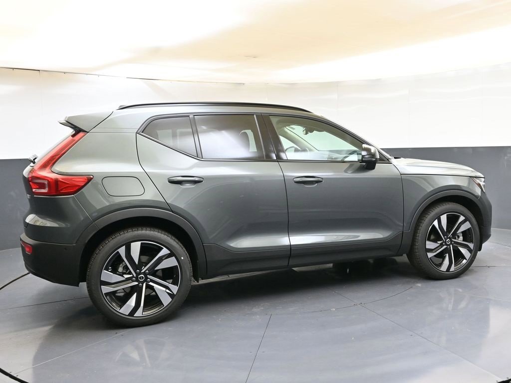 New 2026 Volvo XC40 B5 Ultra w/ Protection Package Premier image 6