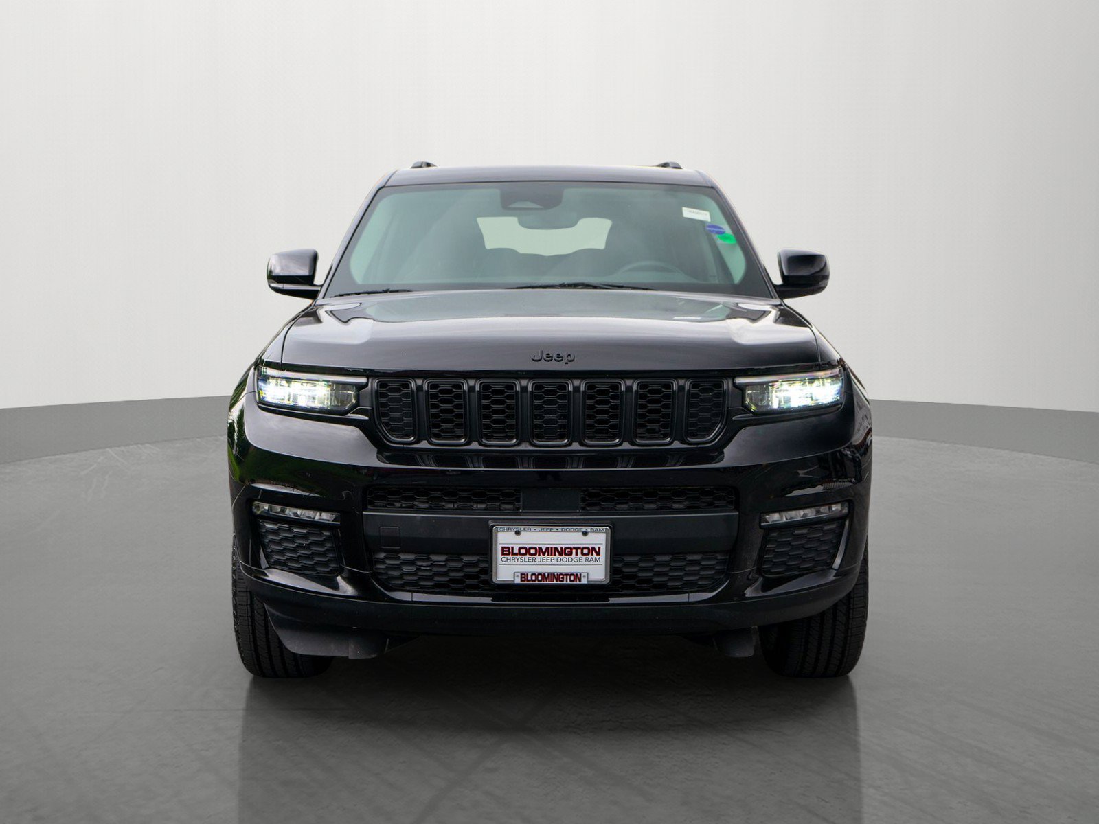 Used 2023 Jeep Grand Cherokee L Limited w/ Black Appearance Package AWD/4WD image 2