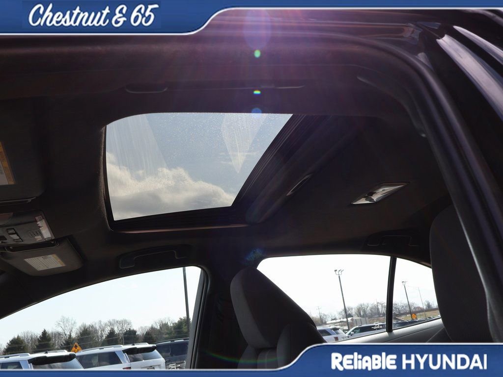 Used 2020 Toyota Corolla SE w/ SE Premium Package image 26