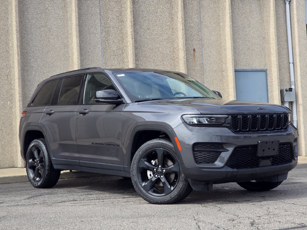 Used 2023 Jeep Grand Cherokee Altitude AWD/4WD image 1