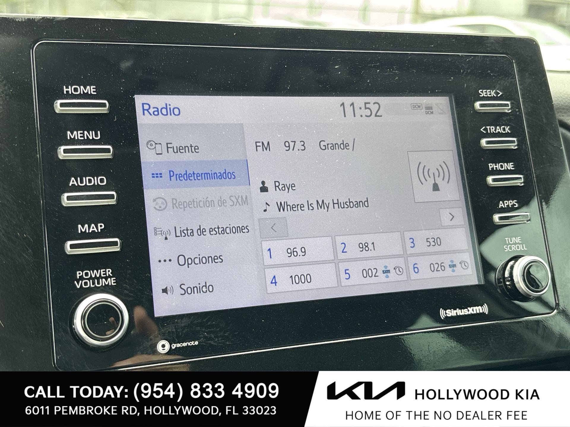 Used 2023 Toyota Camry SE FWD image 12