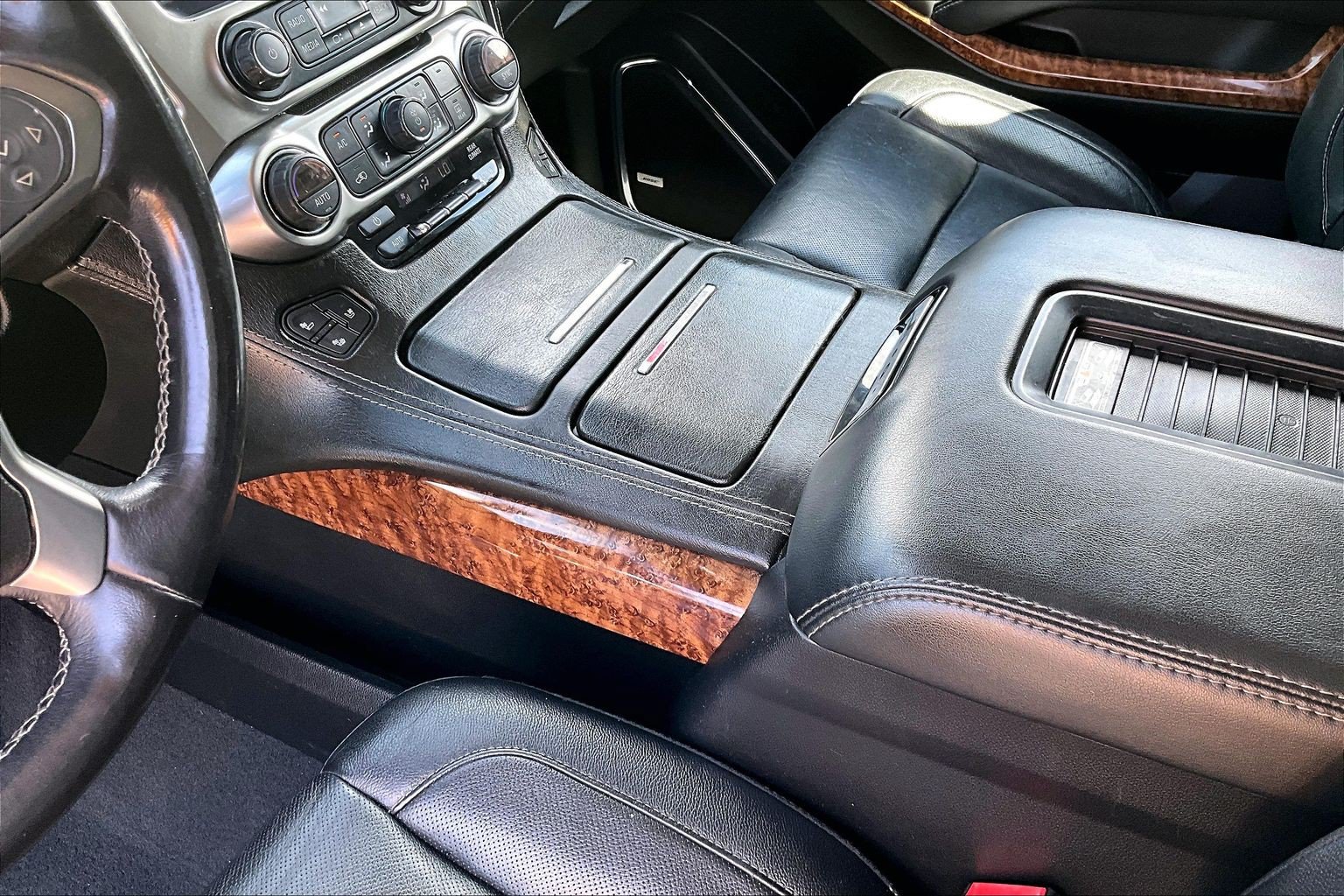 Used 2019 Chevrolet Tahoe Premier AWD/4WD image 13