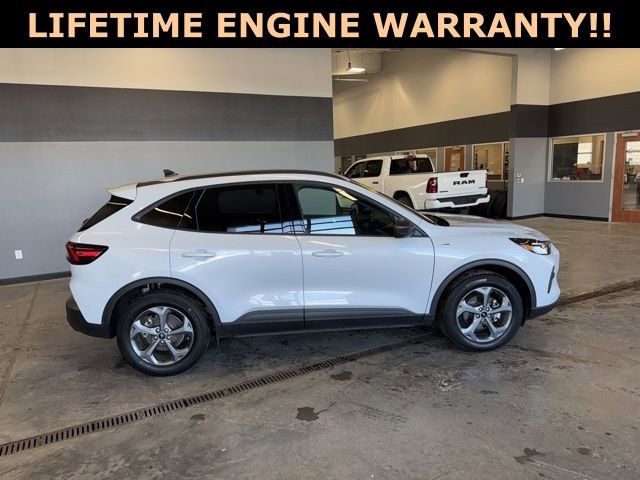 Used 2025 Ford Escape ST-Line w/ Cold Weather Package image 9