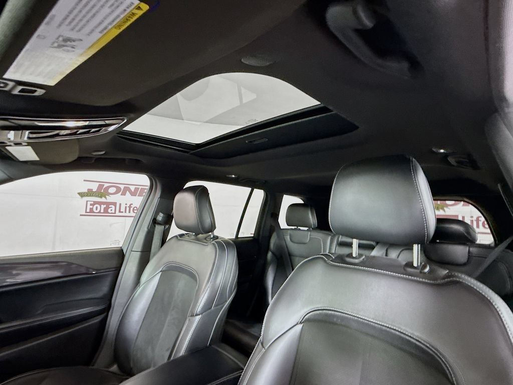 Used 2023 Jeep Grand Cherokee Altitude AWD/4WD image 11