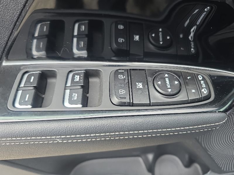 Used 2022 Kia Niro EX Premium FWD image 22