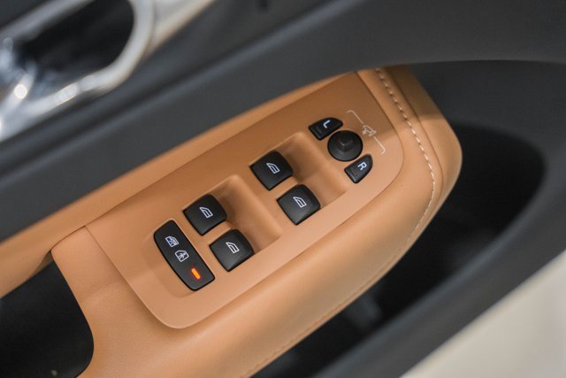 Used 2022 Volvo XC60 B5 Inscription w/ Climate Package image 37