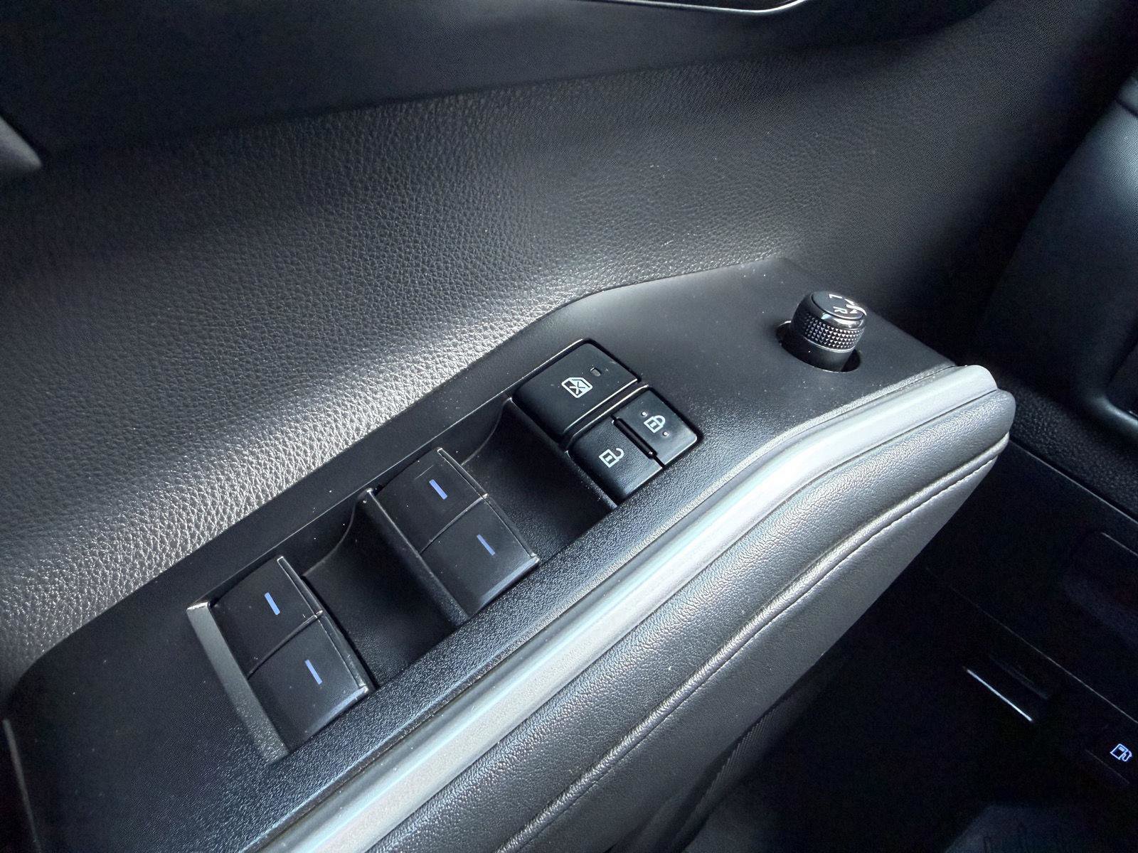 Used 2022 Toyota Highlander XLE AWD/4WD image 19