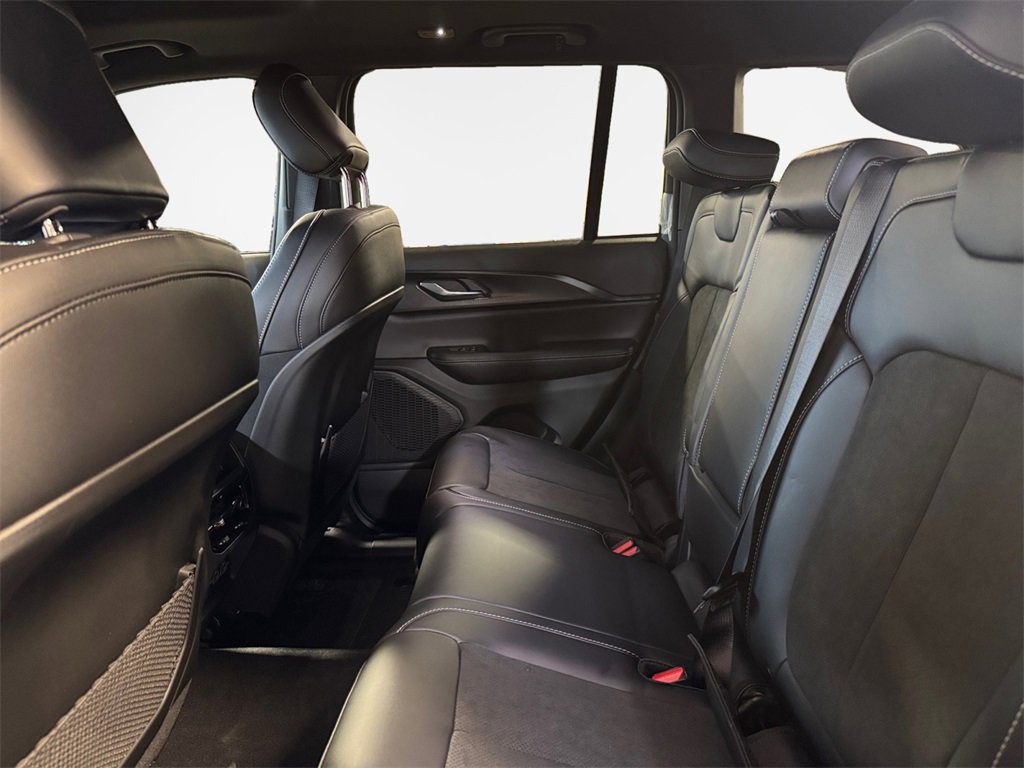New 2025 Jeep Grand Cherokee Altitude image 24
