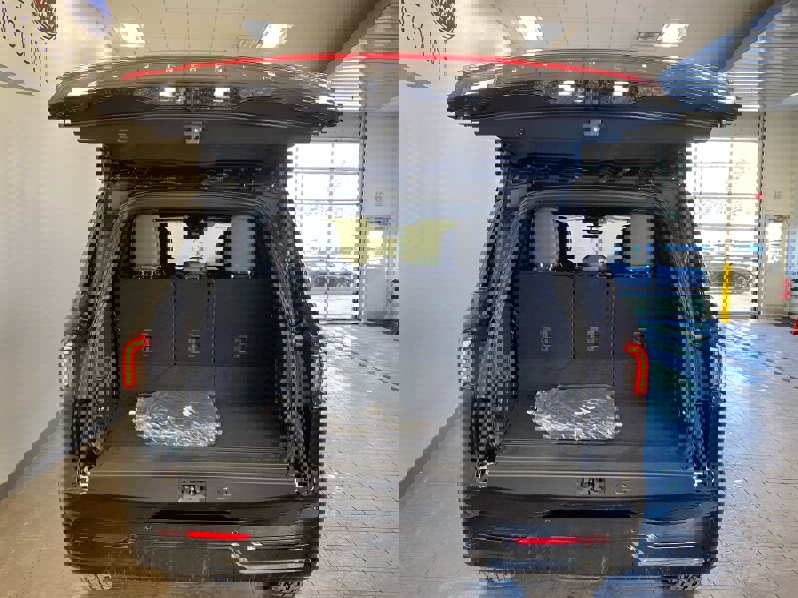 New 2026 Lincoln Navigator Reserve w/ Jet Appearance Package image 9