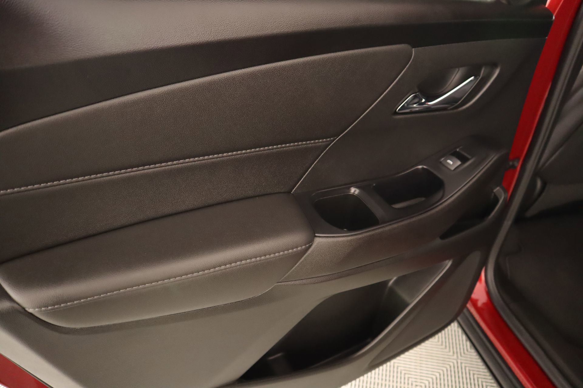 Used 2023 Chevrolet Traverse LT image 17