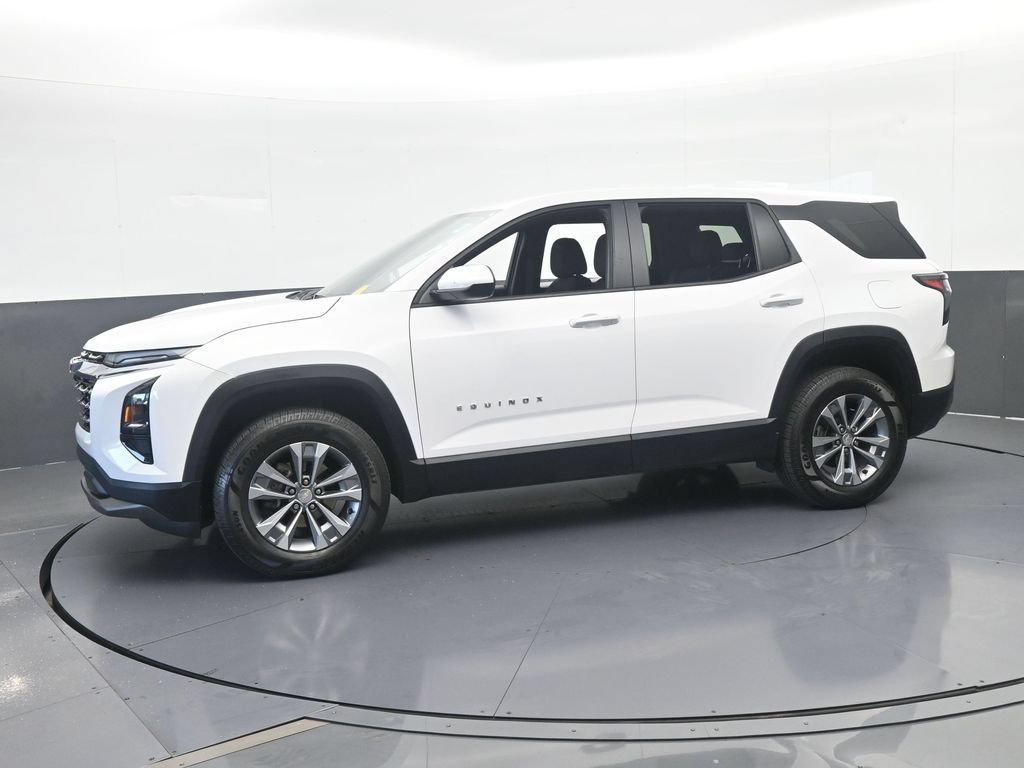 Used 2025 Chevrolet Equinox LT FWD image 2