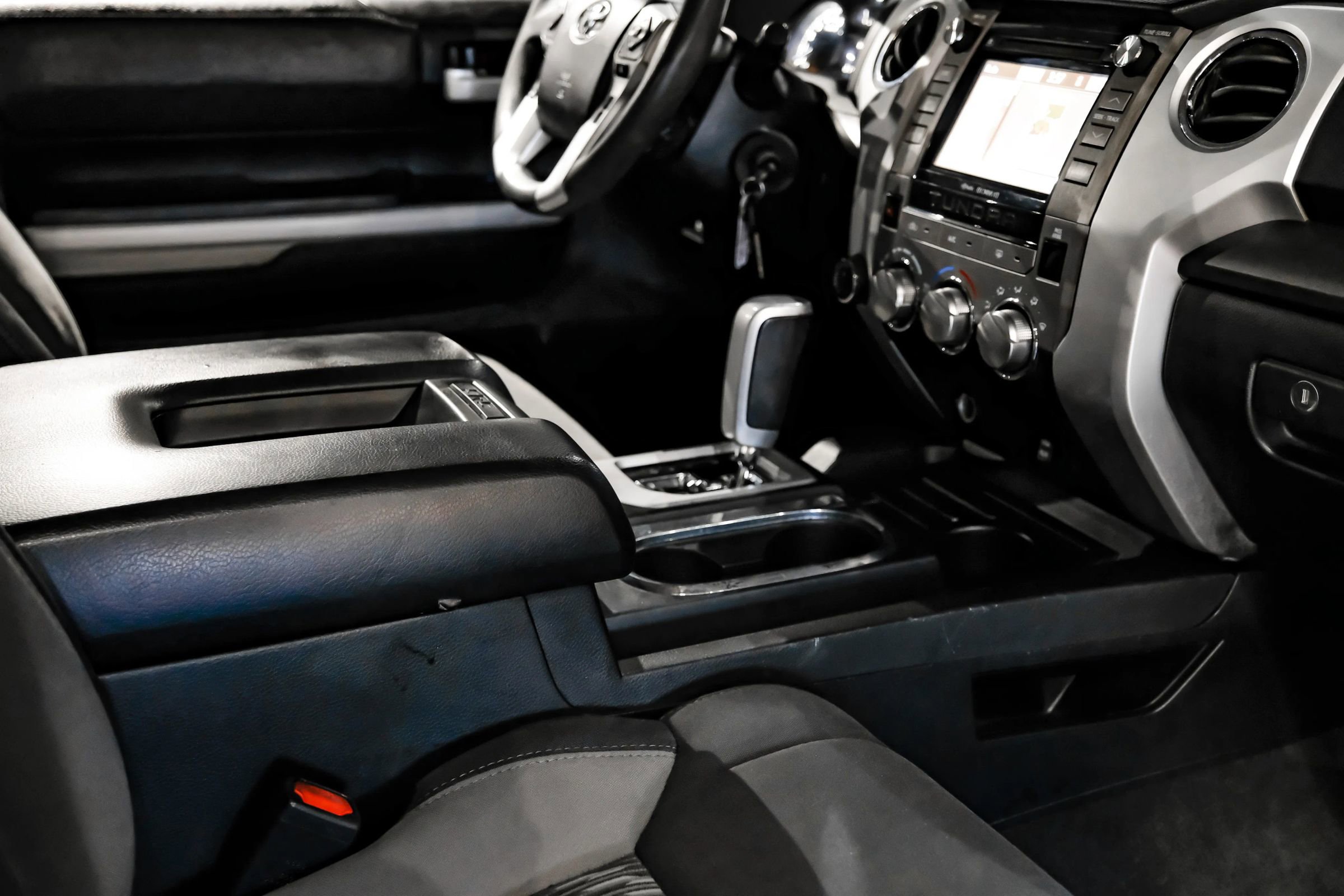 Used 2019 Toyota Tundra SR5 w/ SR5 Upgrade Package AWD/4WD image 30