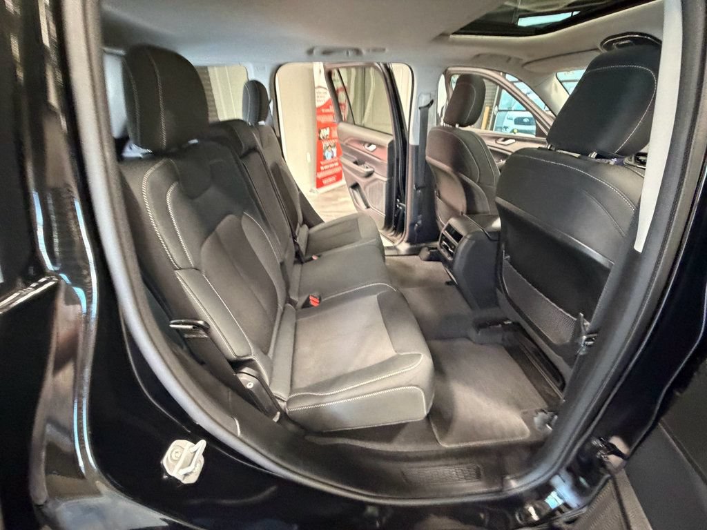 Used 2023 Jeep Grand Cherokee Laredo w/ Luxury Tech Group I AWD/4WD image 47