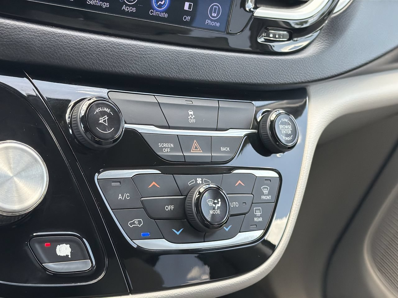 Used 2017 Chrysler Pacifica Touring Plus FWD image 23