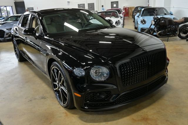 Used 2024 Bentley Flying Spur V8 image 17
