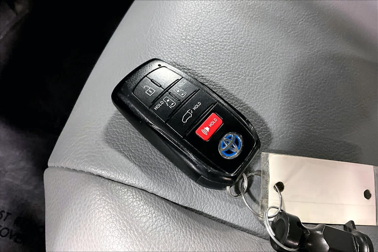 Certified 2023 Toyota Sienna XLE w/ XLE Plus Package AWD/4WD image 29