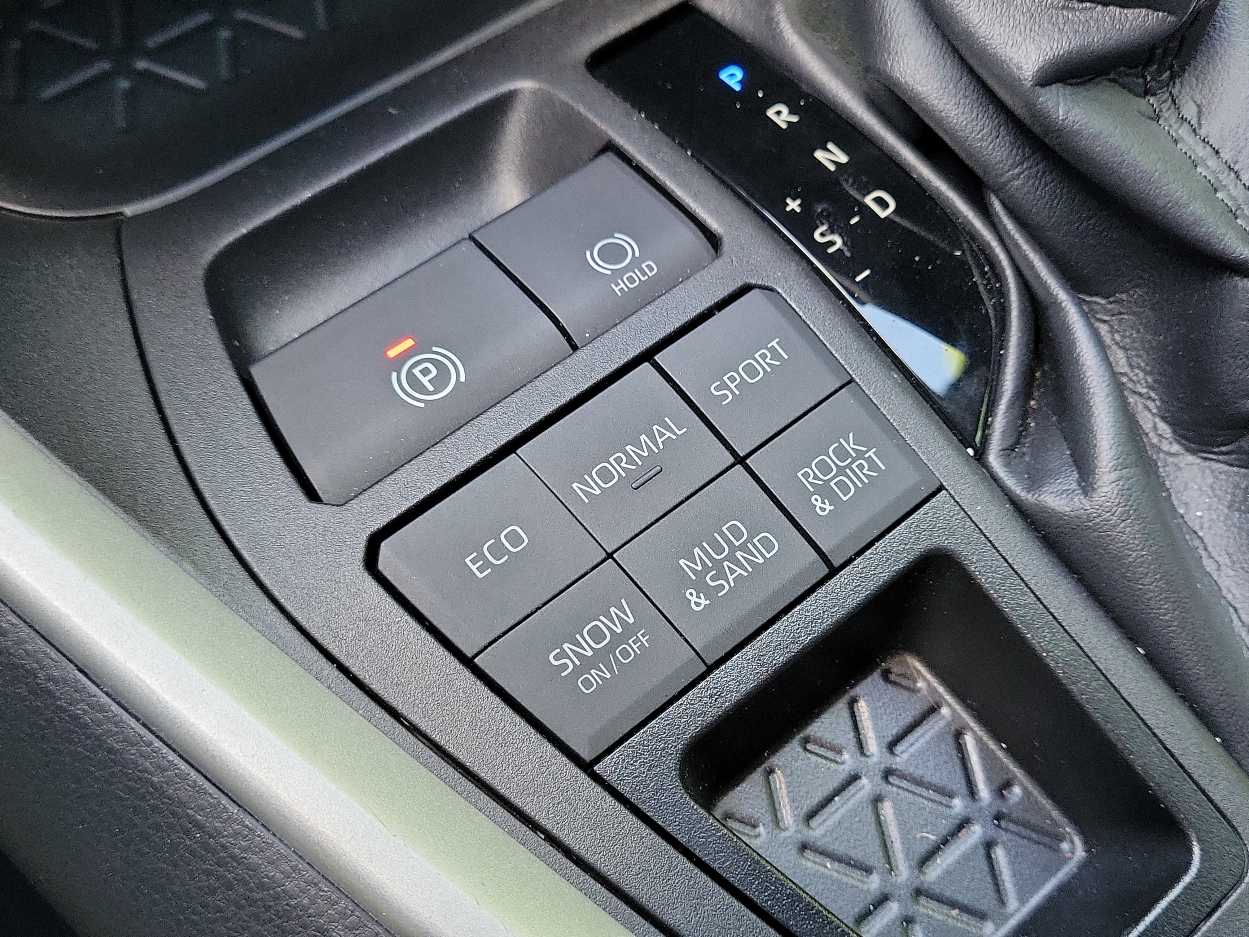 Used 2023 Toyota RAV4 LE image 28