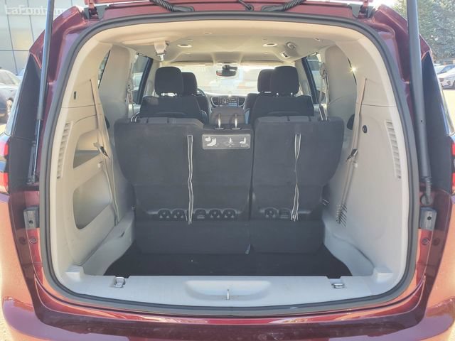 Used 2021 Chrysler Pacifica Touring w/ Cold Weather Group FWD image 33