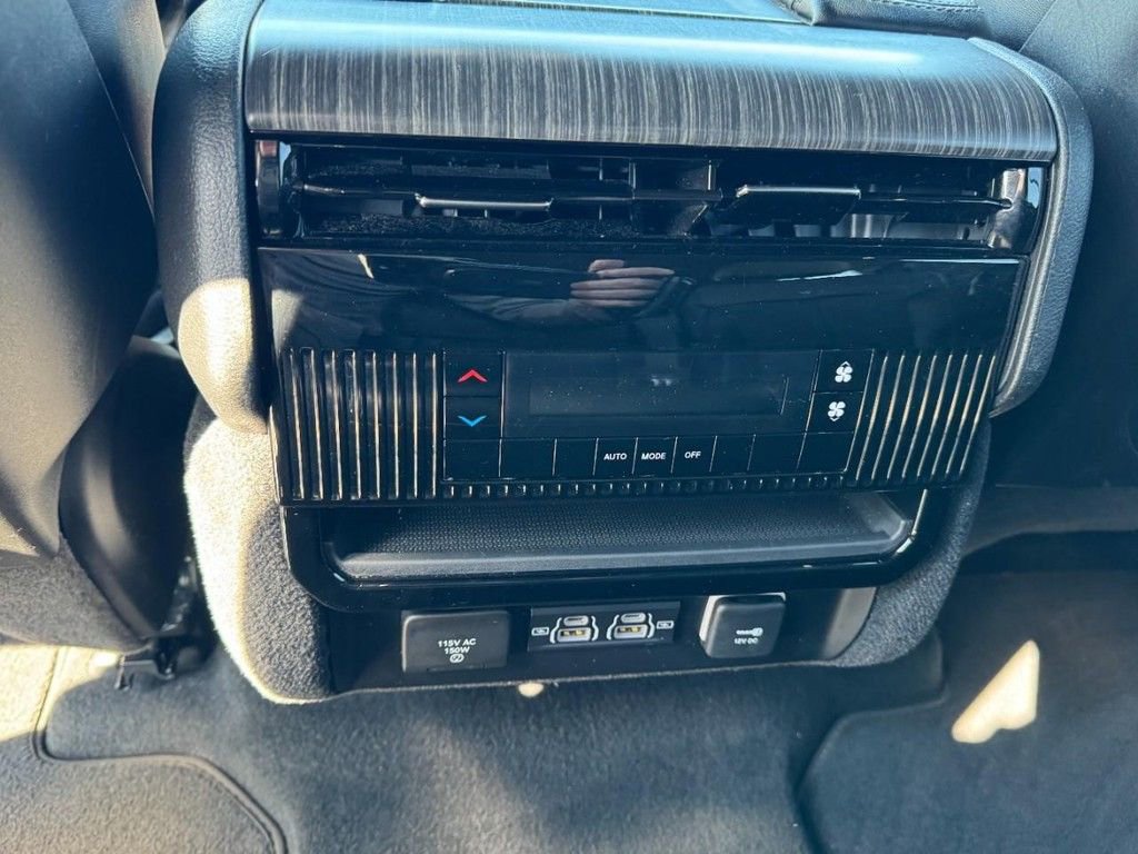 Used 2024 Jeep Wagoneer Series II w/ Flexible Seating Group image 8